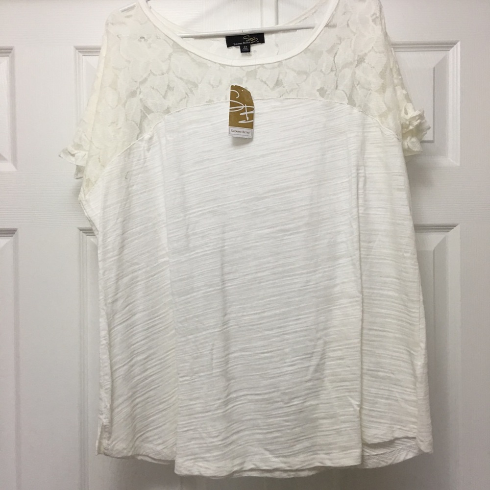 Beautiful white and lace tee. NWT